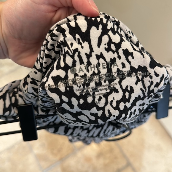 Athleta Salutation Stash Pocket II 7” Short - Picture 7 of 7